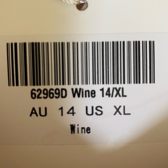 Brand new cocktail dress. Selfie Leslie. Size XL Color: Wine. Holiday, Party - Picture 8 of 9